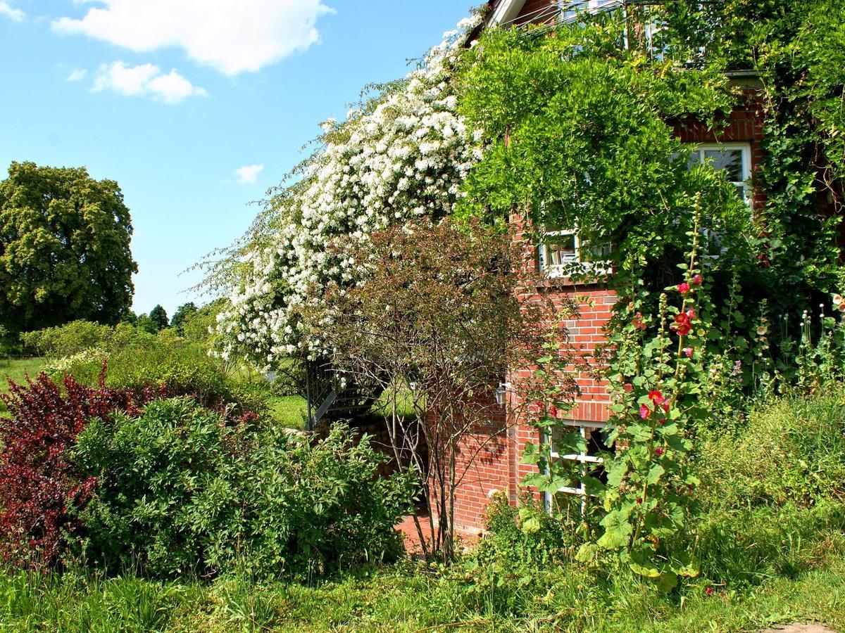 Cosy Apartment In Semlow Germany With Garden Eksteriør billede